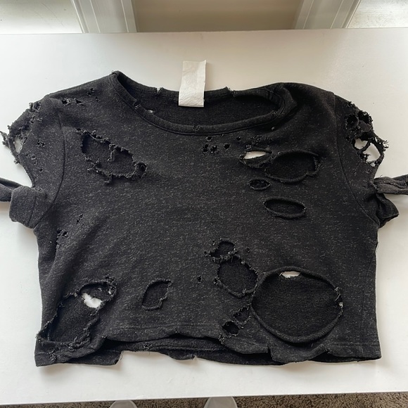 Tops - Black ripped crop top